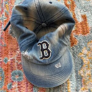 BOSTON JEAN DISTRESSED BASEBALL CAP